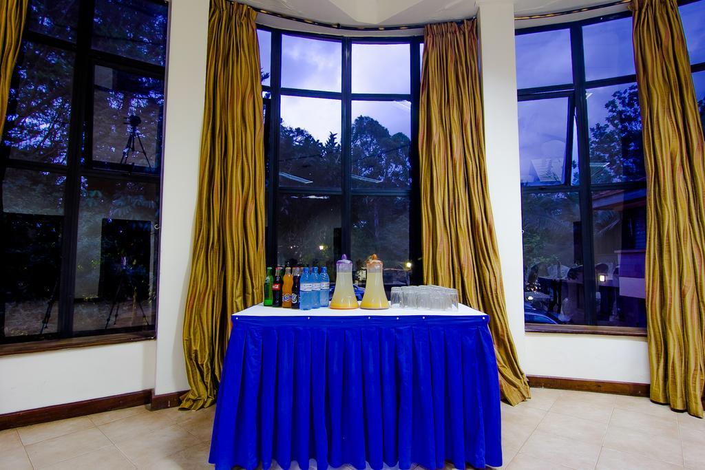 Chak Guesthouse & Conference Center ナイロビ エクステリア 写真