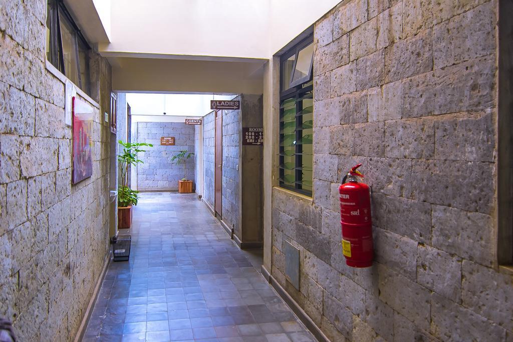 Chak Guesthouse & Conference Center ナイロビ エクステリア 写真