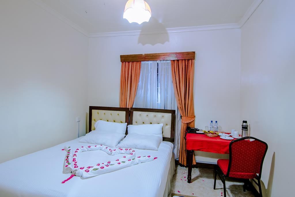 Chak Guesthouse & Conference Center ナイロビ エクステリア 写真