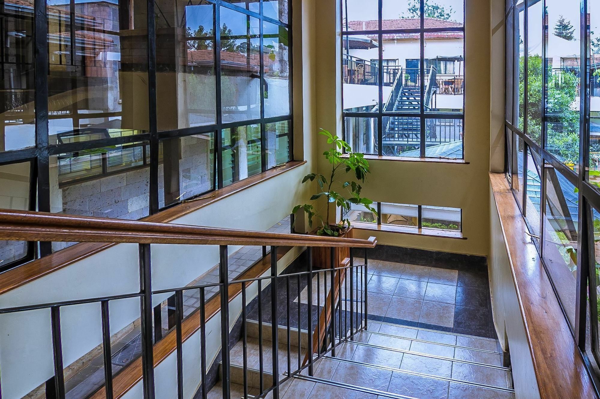 Chak Guesthouse & Conference Center ナイロビ エクステリア 写真